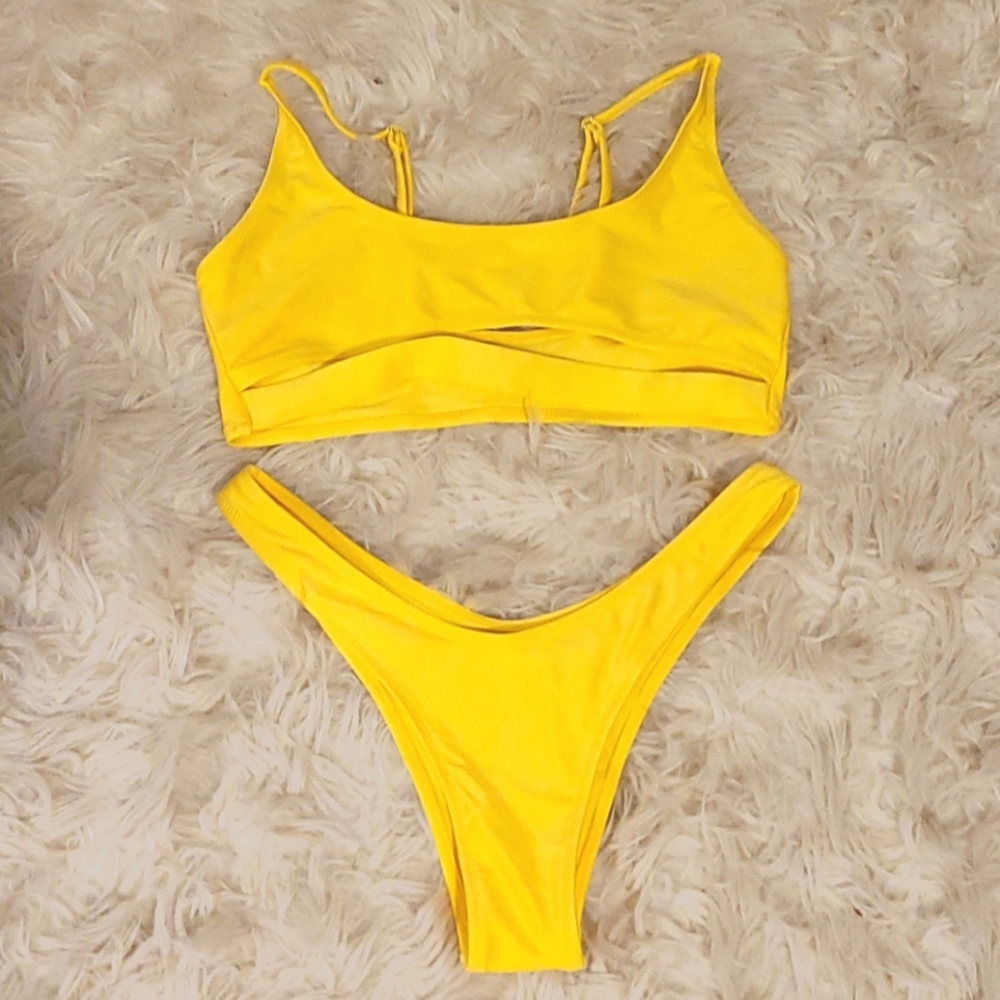 Scoopneck cutout bikini